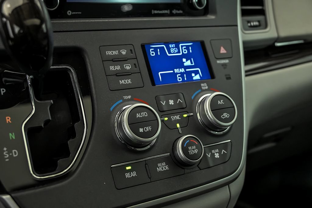 Used 2020 Toyota Sienna XLE FWD image 23