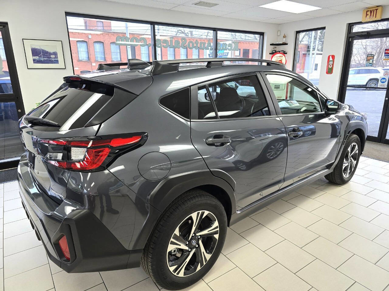 Used 2024 Subaru Crosstrek 2.0i Premium AWD/4WD image 11