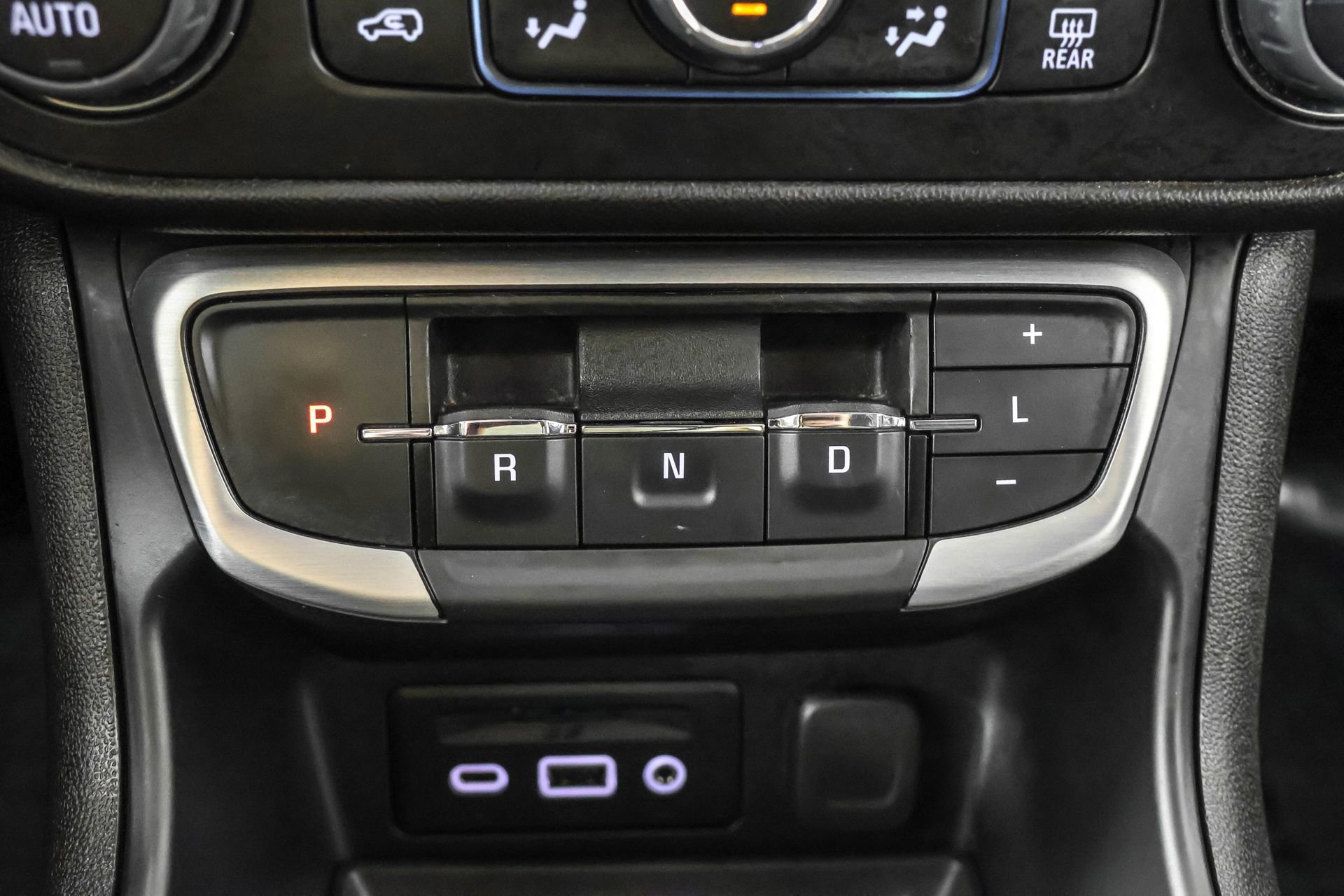 Used 2023 GMC Terrain SLT image 32