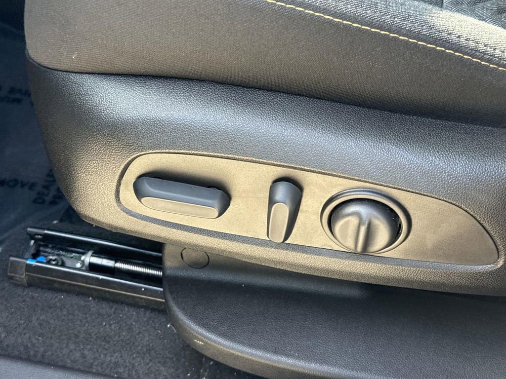 Used 2024 Chevrolet Equinox LT image 32