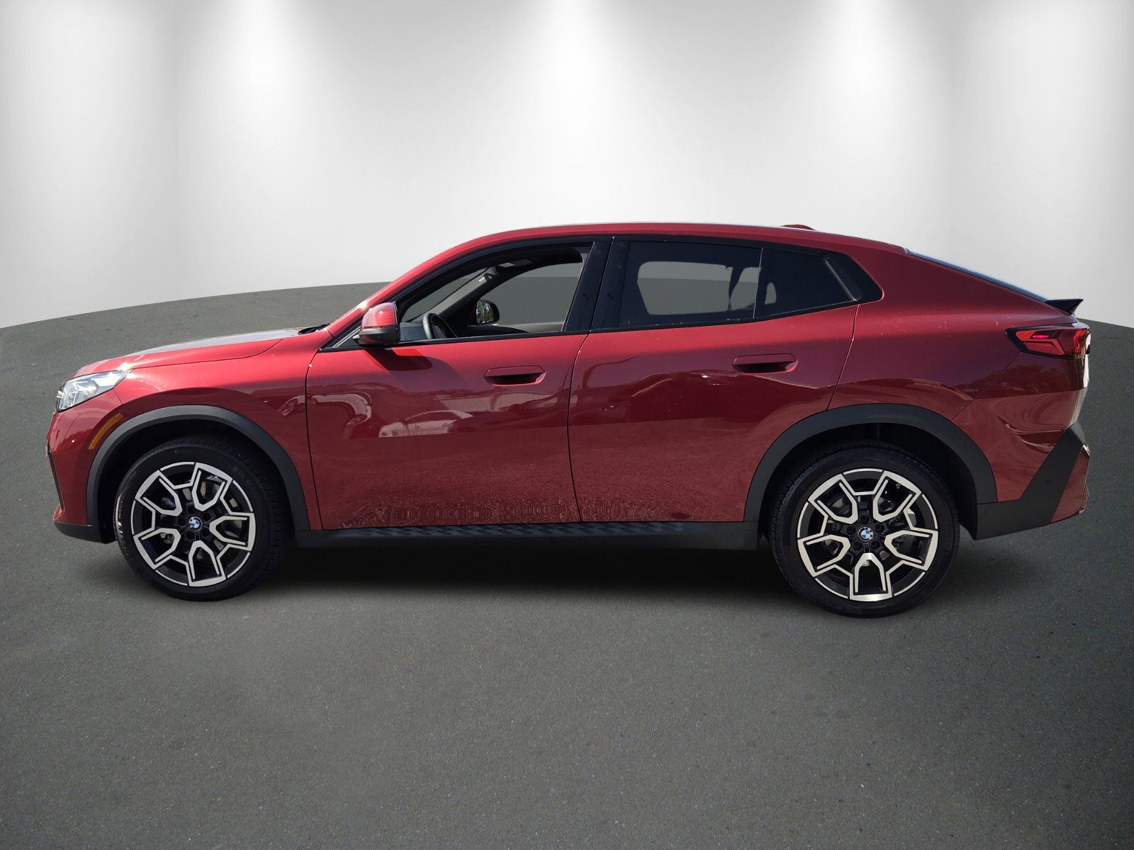 Certified 2025 BMW X2 xDrive28i image 4