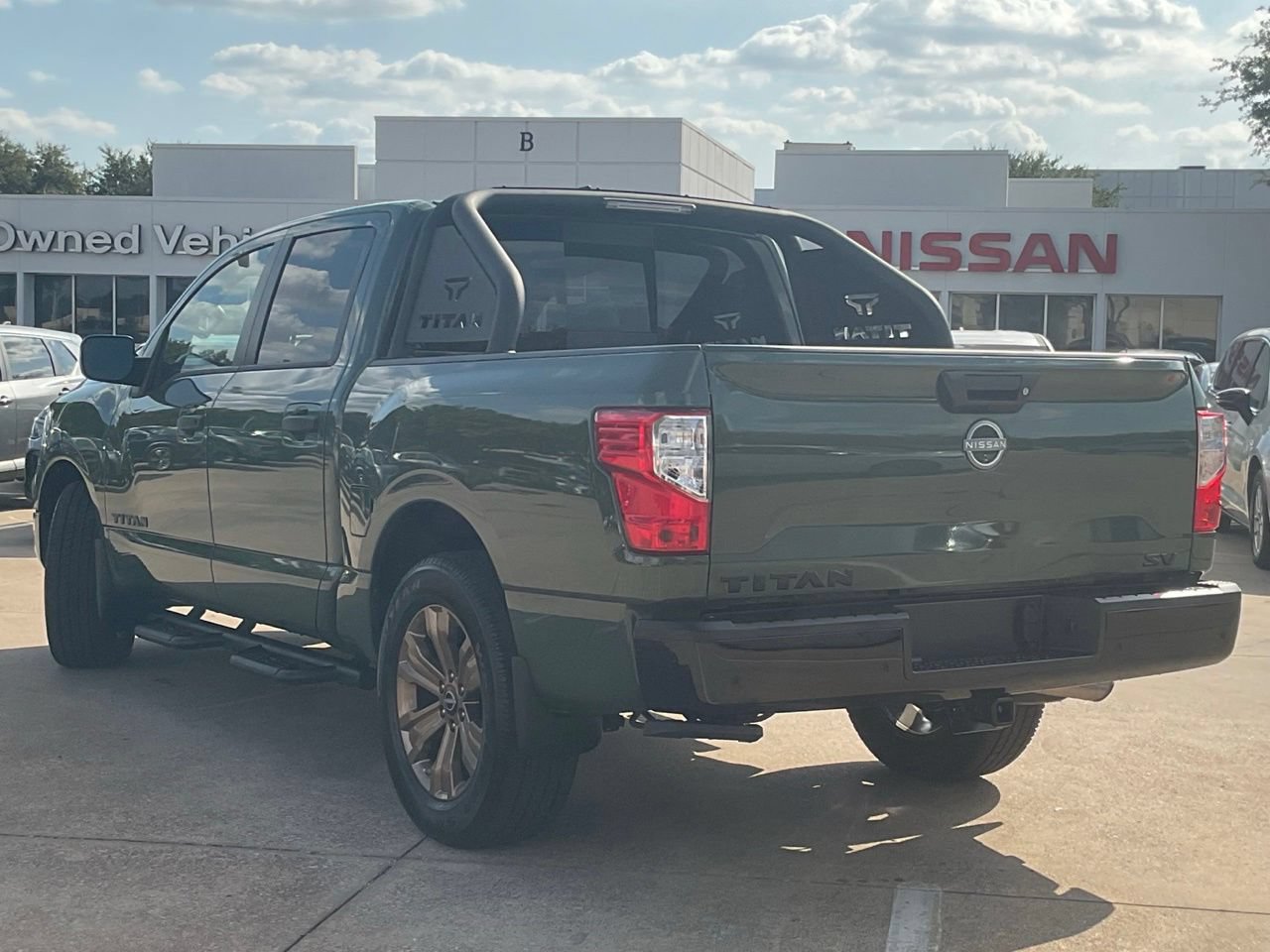 Used 2024 Nissan Titan SV w/ SV Bronze Edition Package RWD image 6