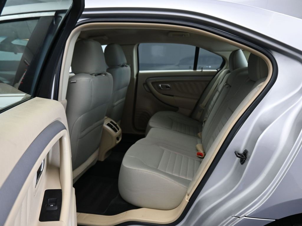 Used 2017 Ford Taurus SE image 28