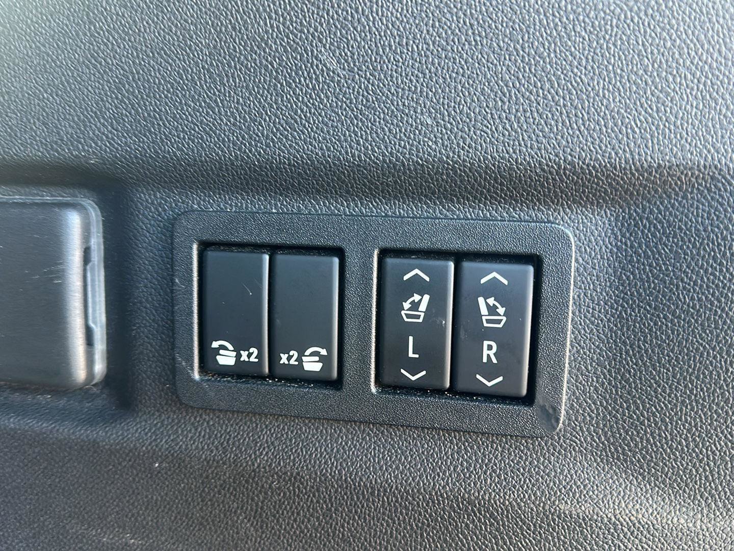 Used 2021 Chevrolet Tahoe High Country w/ Premium Package image 15