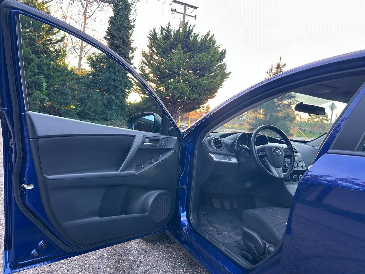 Used 2013 MAZDA MAZDA3 i Touring image 23