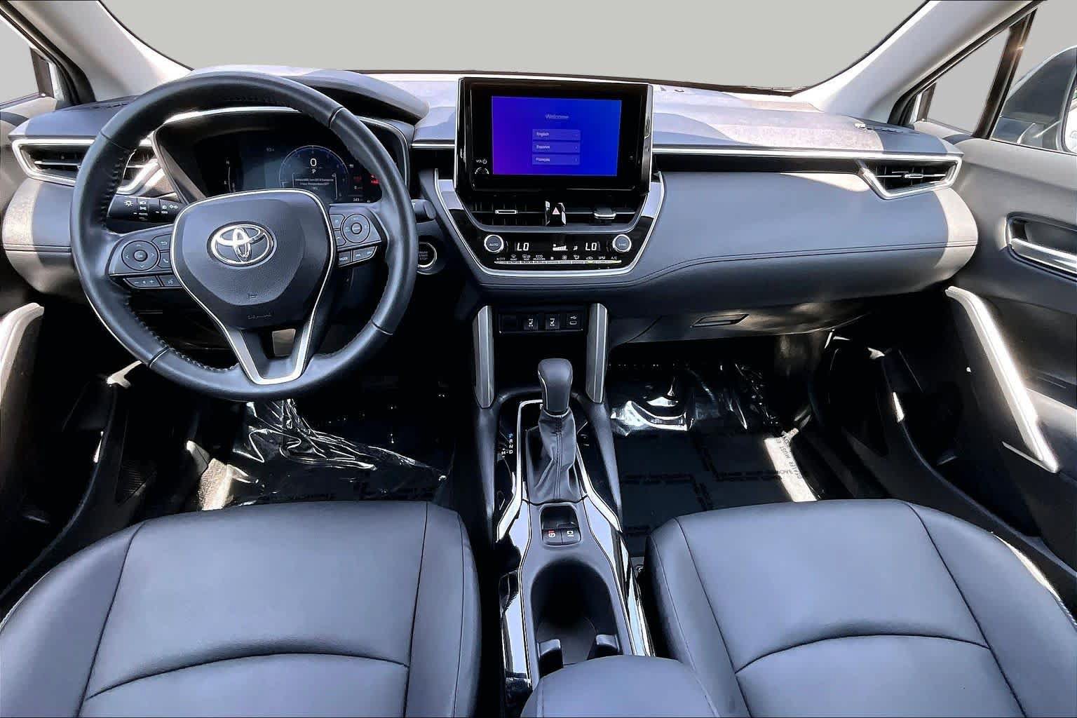 Used 2023 Toyota Corolla Cross XLE w/ Convenience Package AWD/4WD image 16
