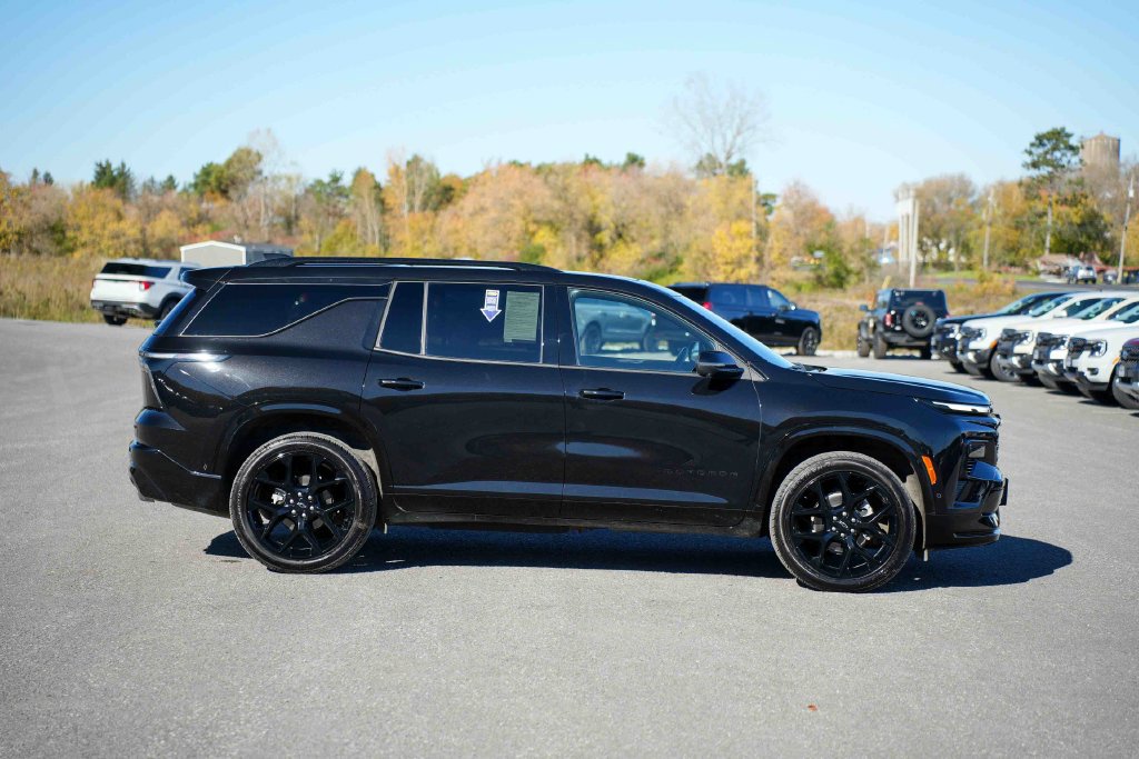 Used 2025 Chevrolet Traverse RS AWD/4WD image 4