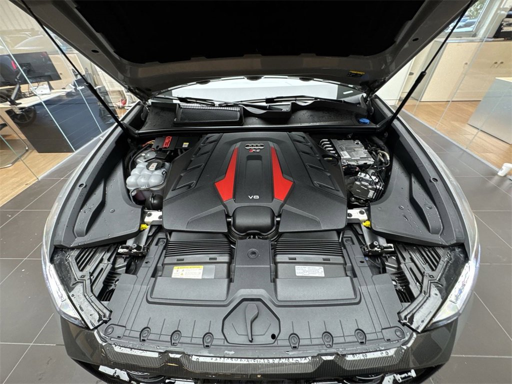 Used 2024 Audi RS Q8 w/ Black Optic Package image 28