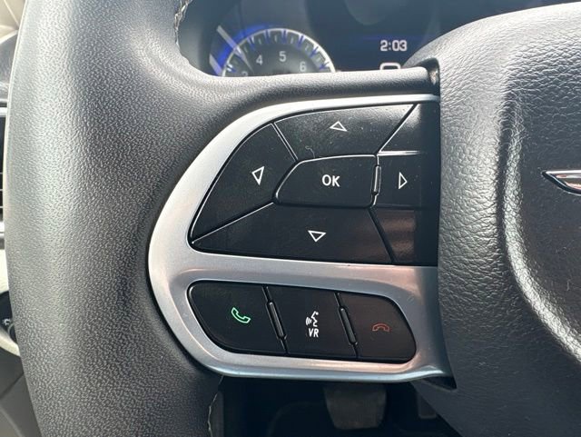 Used 2023 Chrysler Pacifica Touring-L FWD image 20