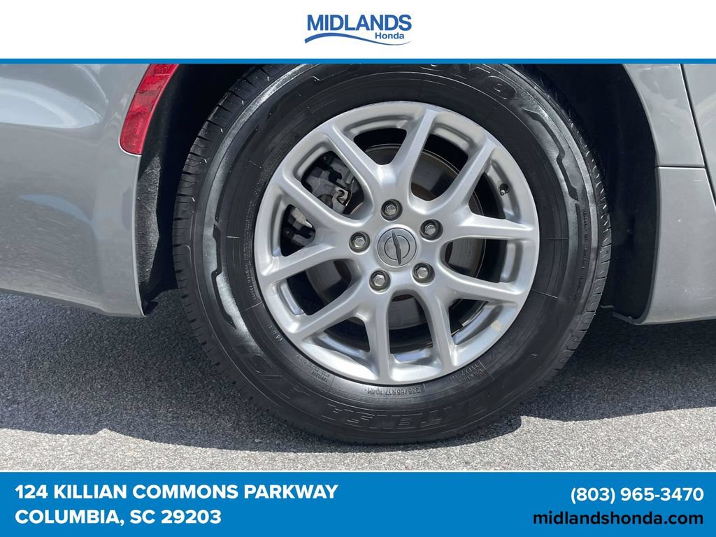 Used 2022 Chrysler Pacifica Touring-L FWD image 7