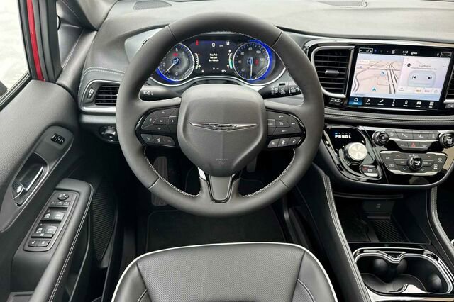 New 2026 Chrysler Pacifica Limited w/ S Appearance Package image 11
