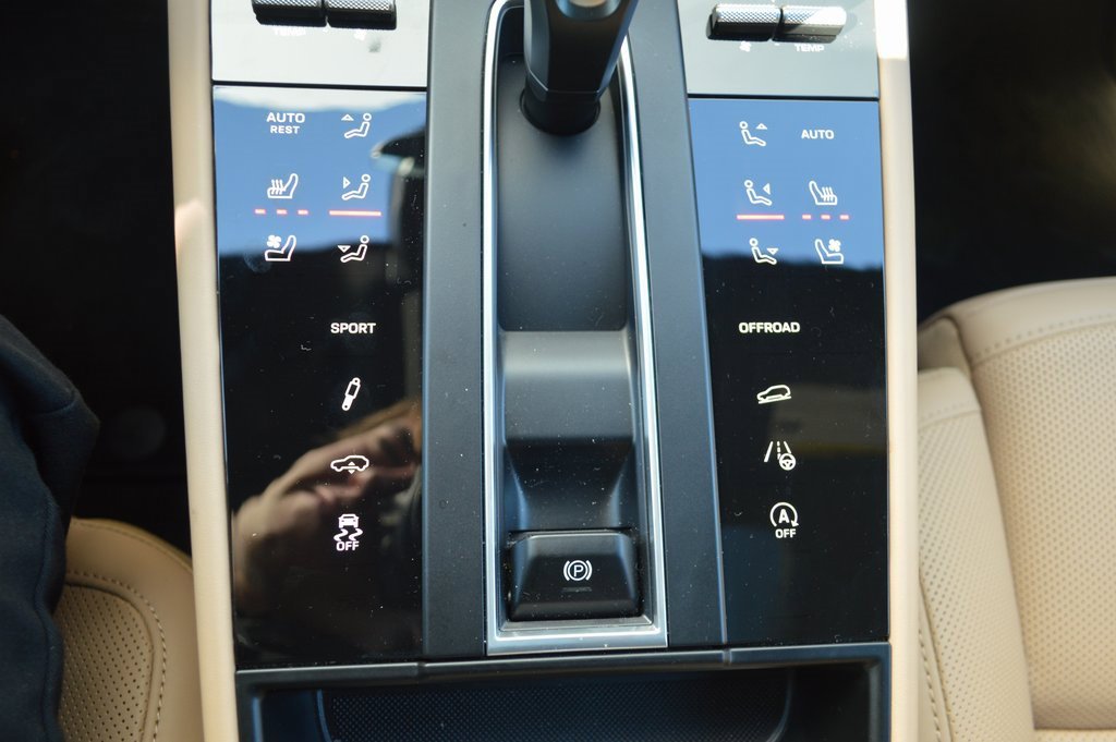 Used 2025 Porsche Macan image 30