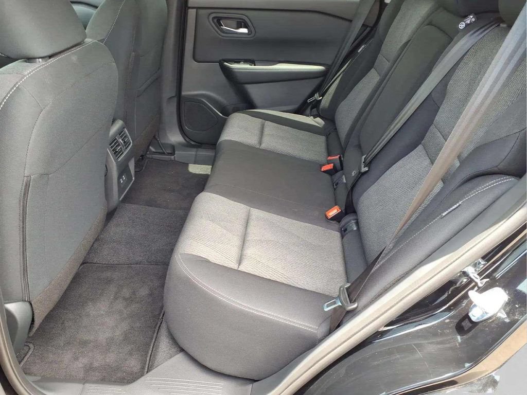Used 2026 Nissan Rogue SV FWD image 12