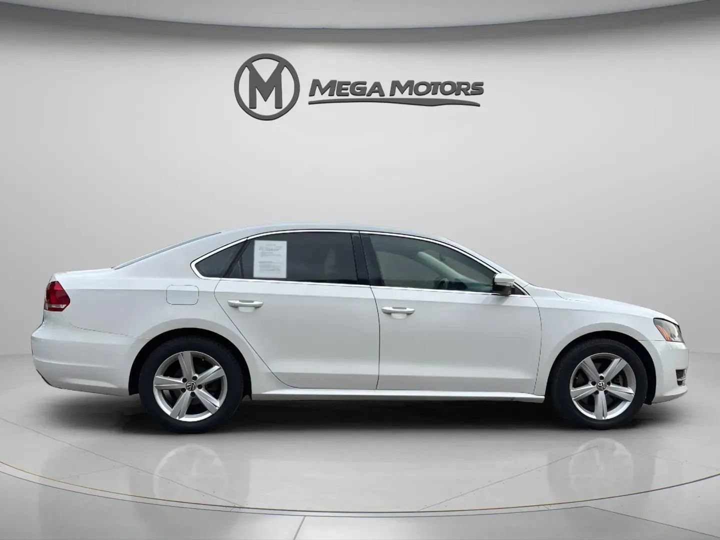 Used 2013 Volkswagen Passat TDI SE image 9