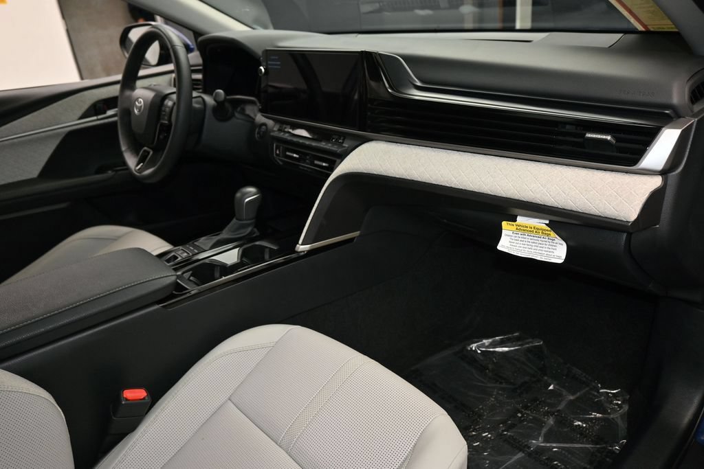 Used 2025 Toyota Camry XLE FWD image 43
