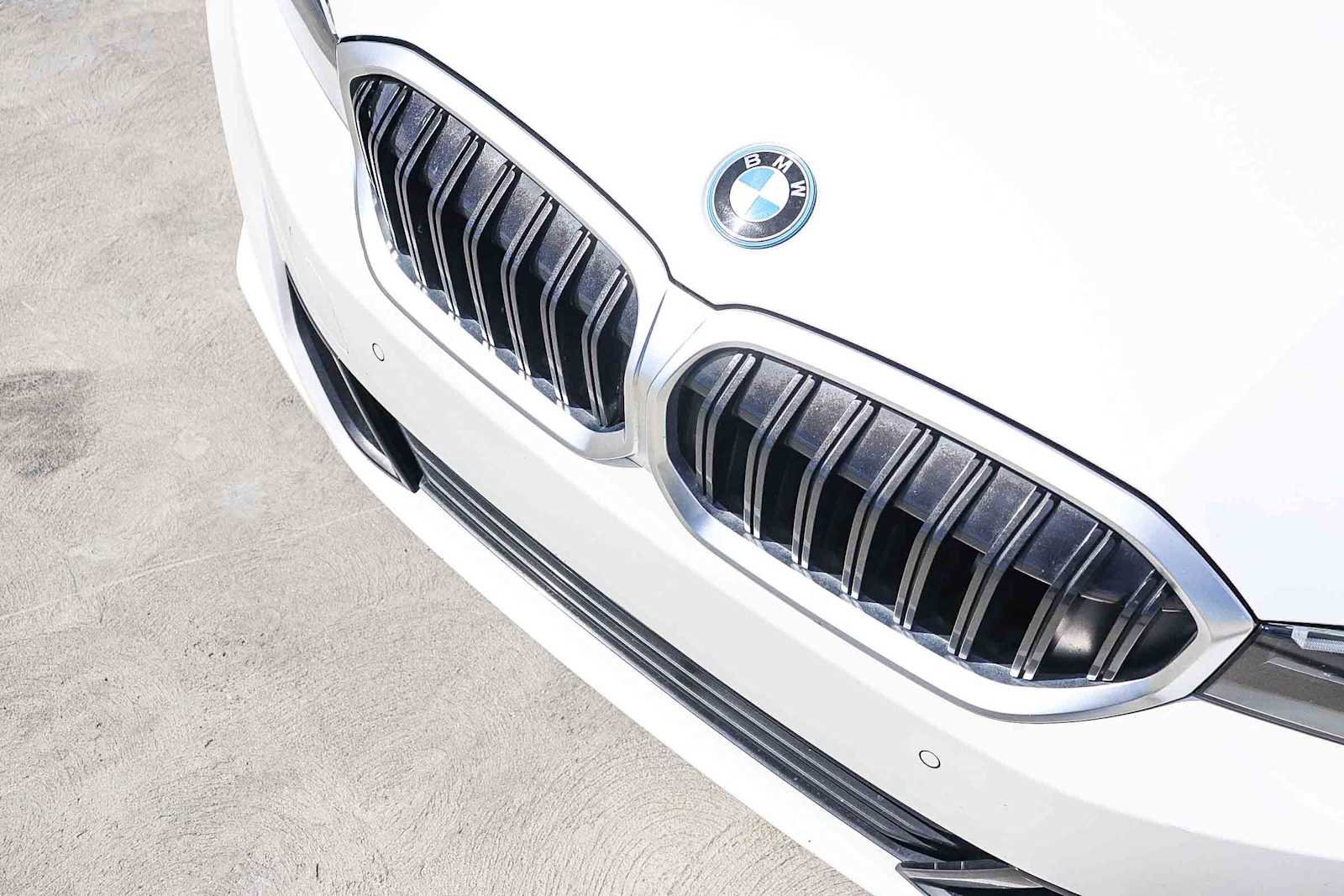 Used 2024 BMW 330e image 8