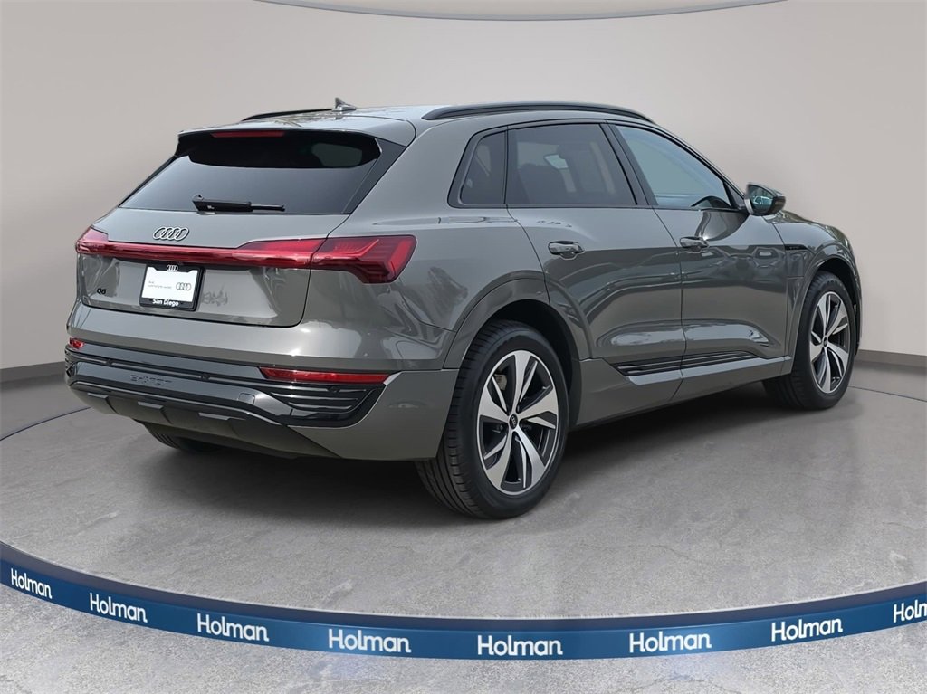 Certified 2024 Audi Q8 e-tron Premium image 4