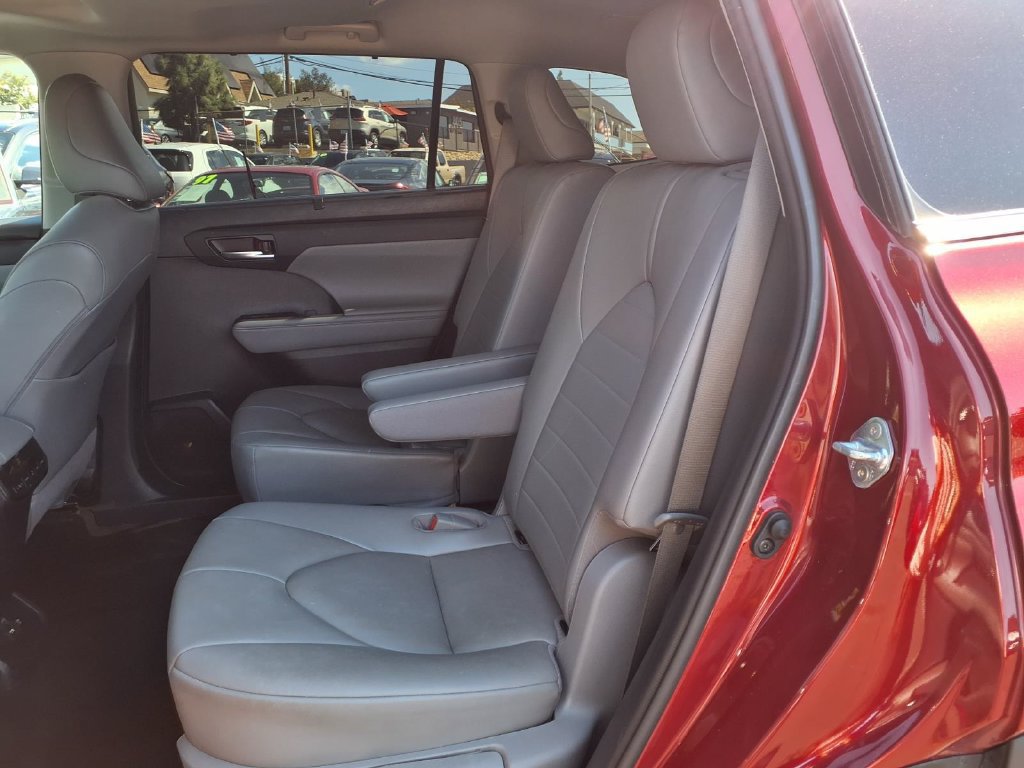 Certified 2021 Toyota Highlander XLE AWD/4WD image 22
