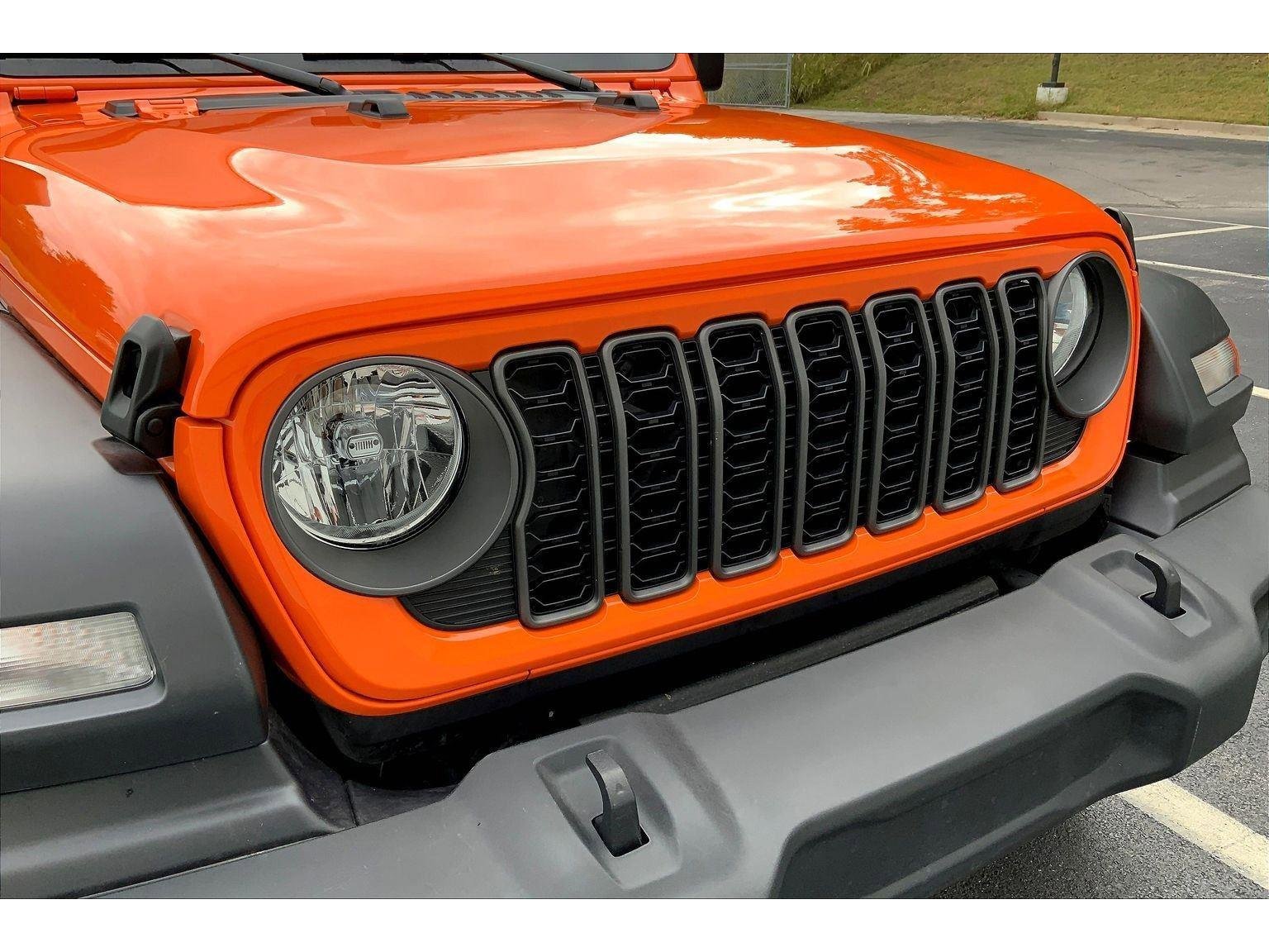 Used 2025 Jeep Wrangler Sport S image 28