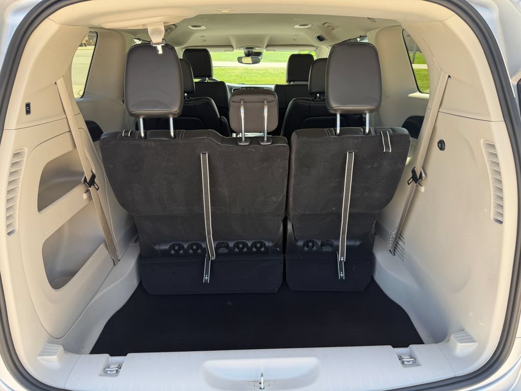 Used 2024 Chrysler Pacifica Touring-L FWD image 7
