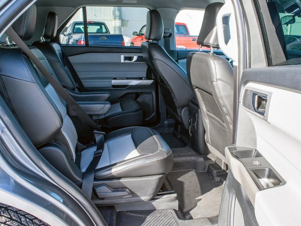Used 2022 Ford Explorer XLT image 34