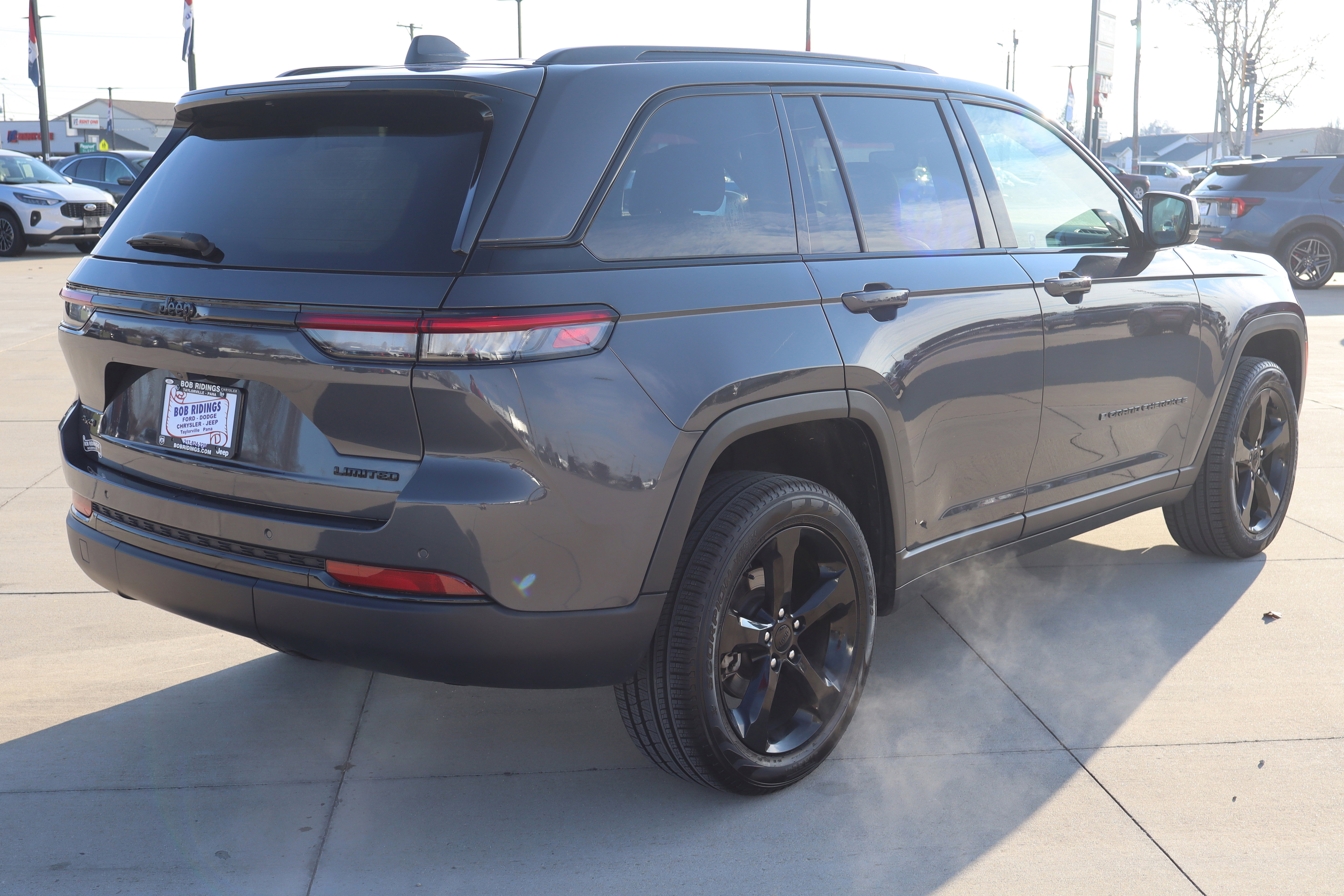 Used 2024 Jeep Grand Cherokee Limited w/ Black Appearance Package image 6
