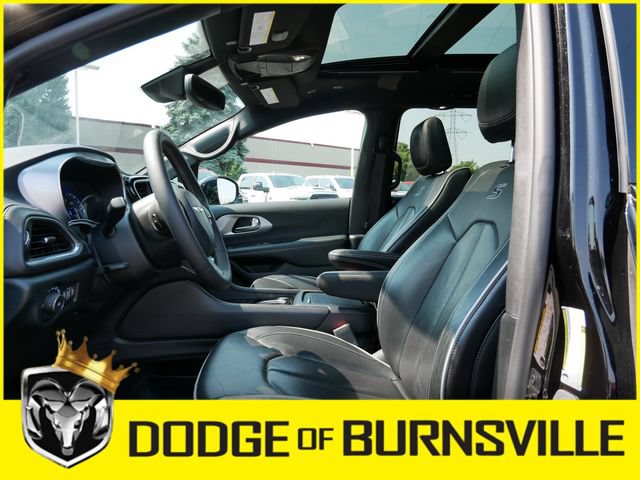 Used 2025 Chrysler Pacifica Limited FWD image 12