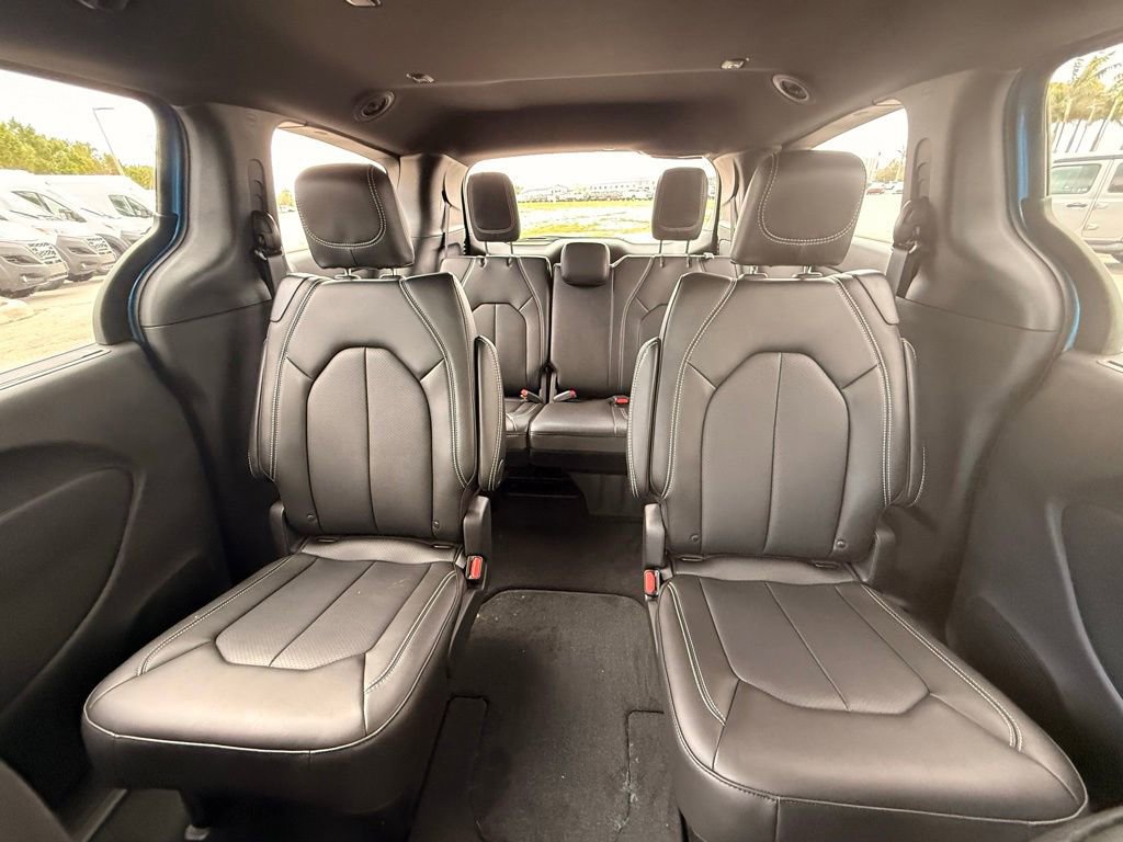 New 2026 Chrysler Pacifica Select image 23