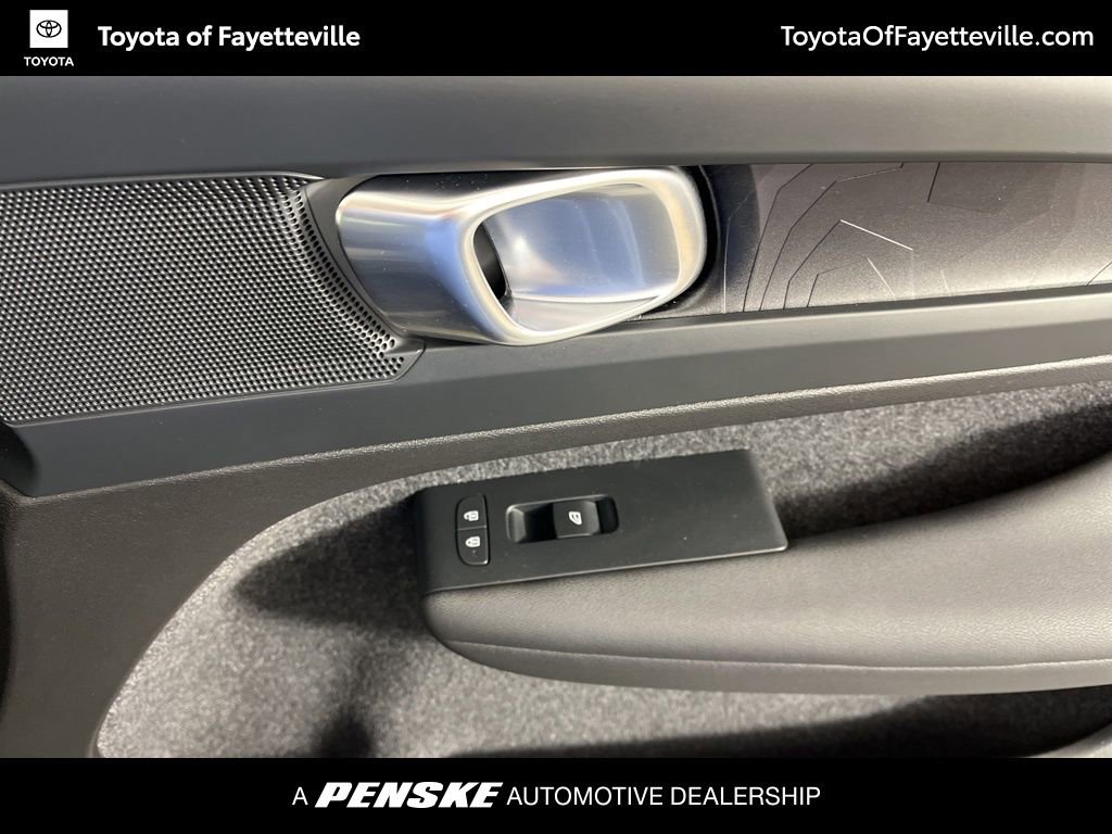 Used 2023 Volvo XC40 Recharge Plus image 22