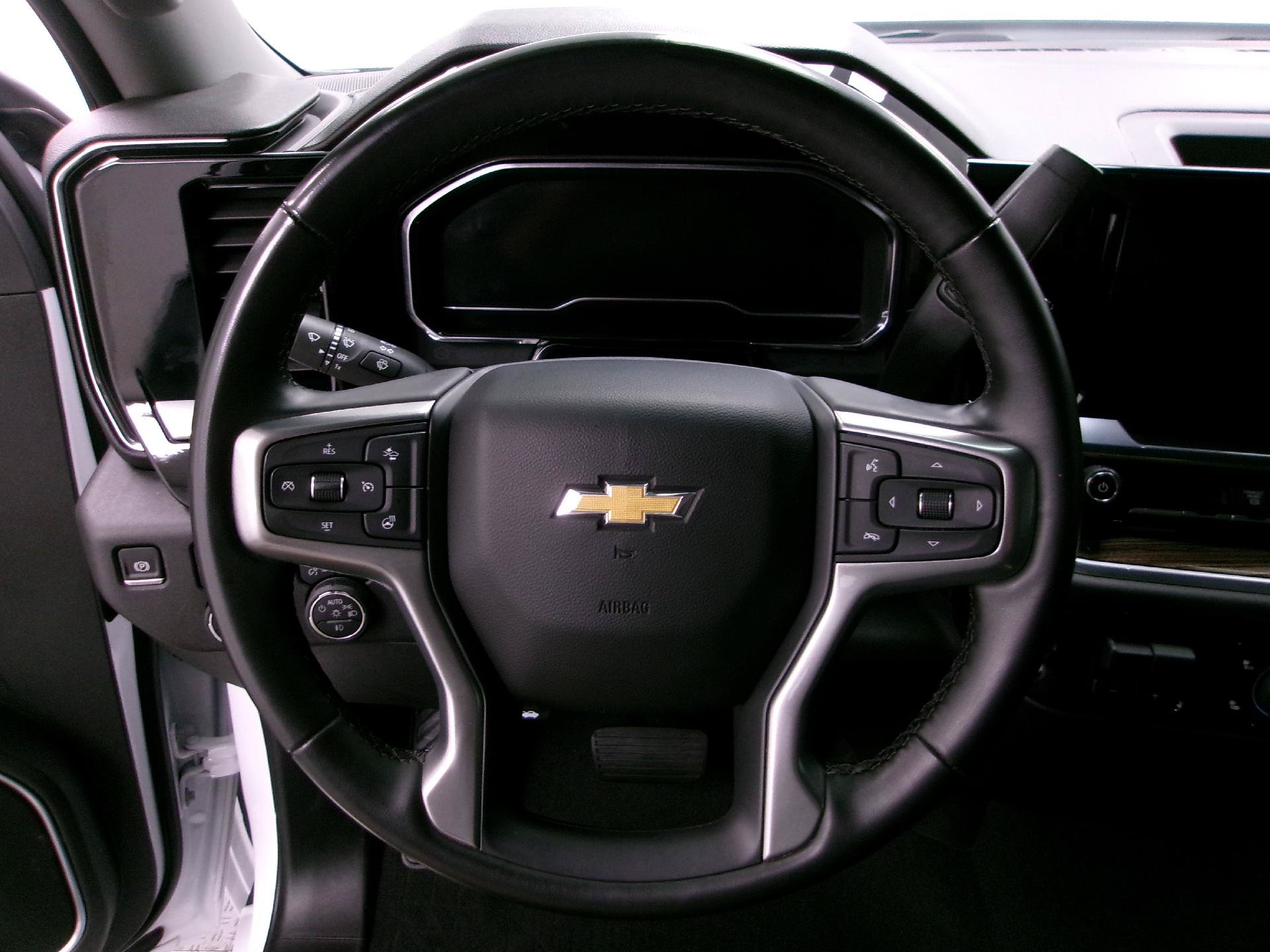 Used 2025 Chevrolet Silverado 2500 LT AWD/4WD image 6
