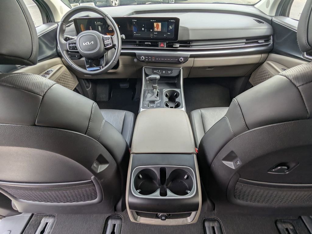 Used 2025 Kia Carnival image 28