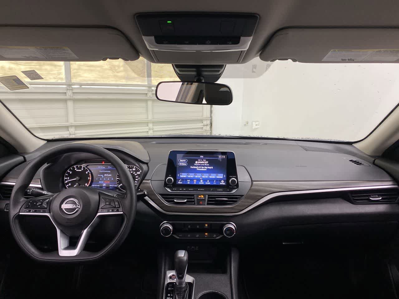 Used 2025 Nissan Altima 2.5 SV image 12