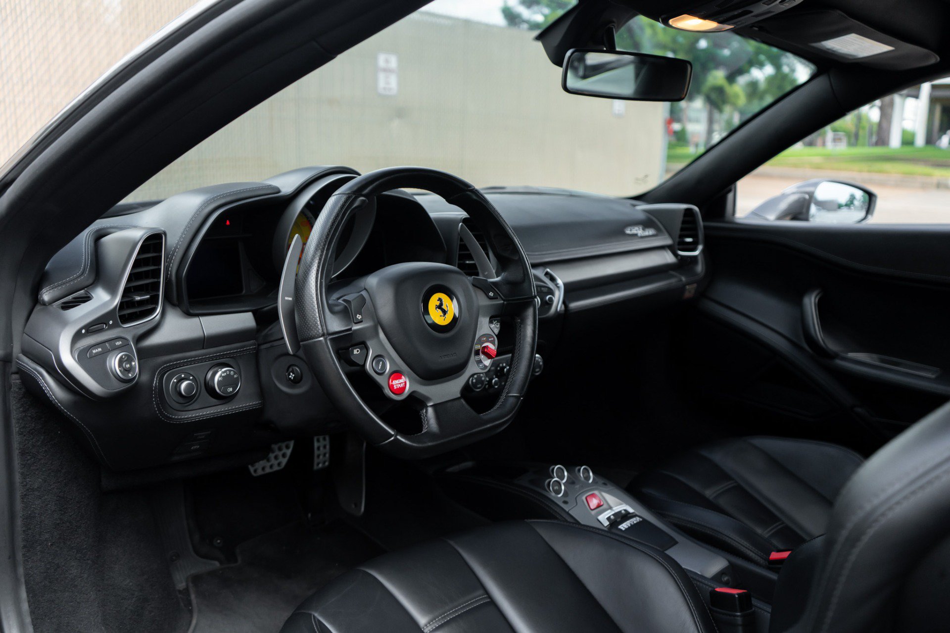 Used 2013 Ferrari 458 Italia Coupe RWD image 5