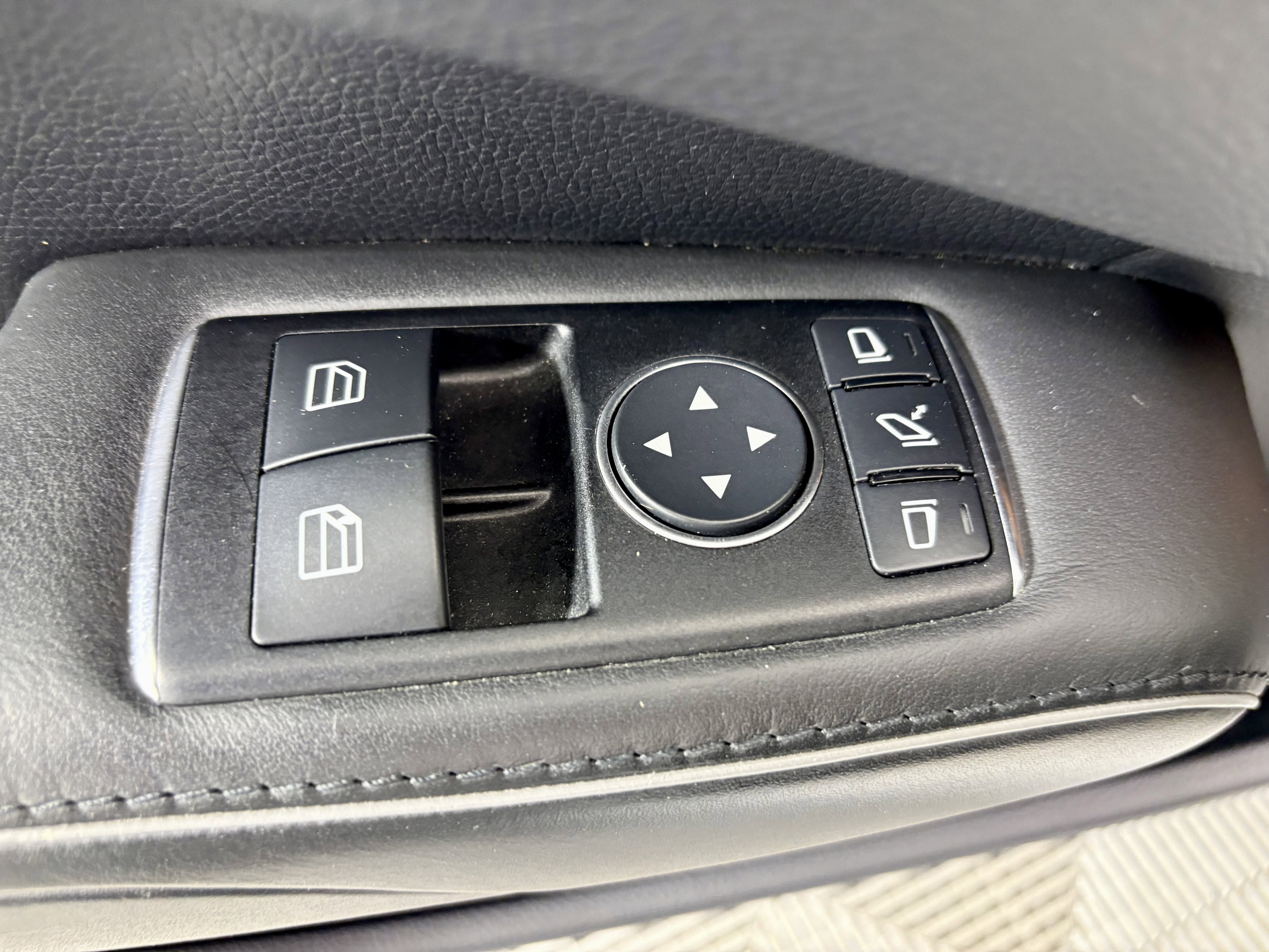 Used 2013 Mercedes-Benz SL 550 image 13