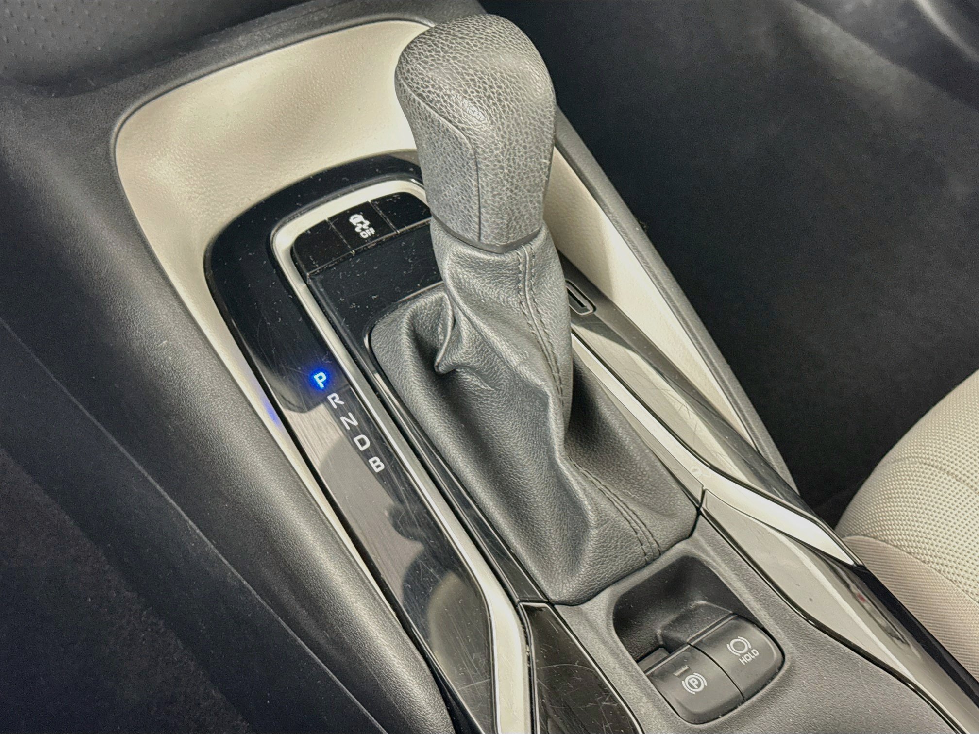 Used 2020 Toyota Corolla LE FWD image 16