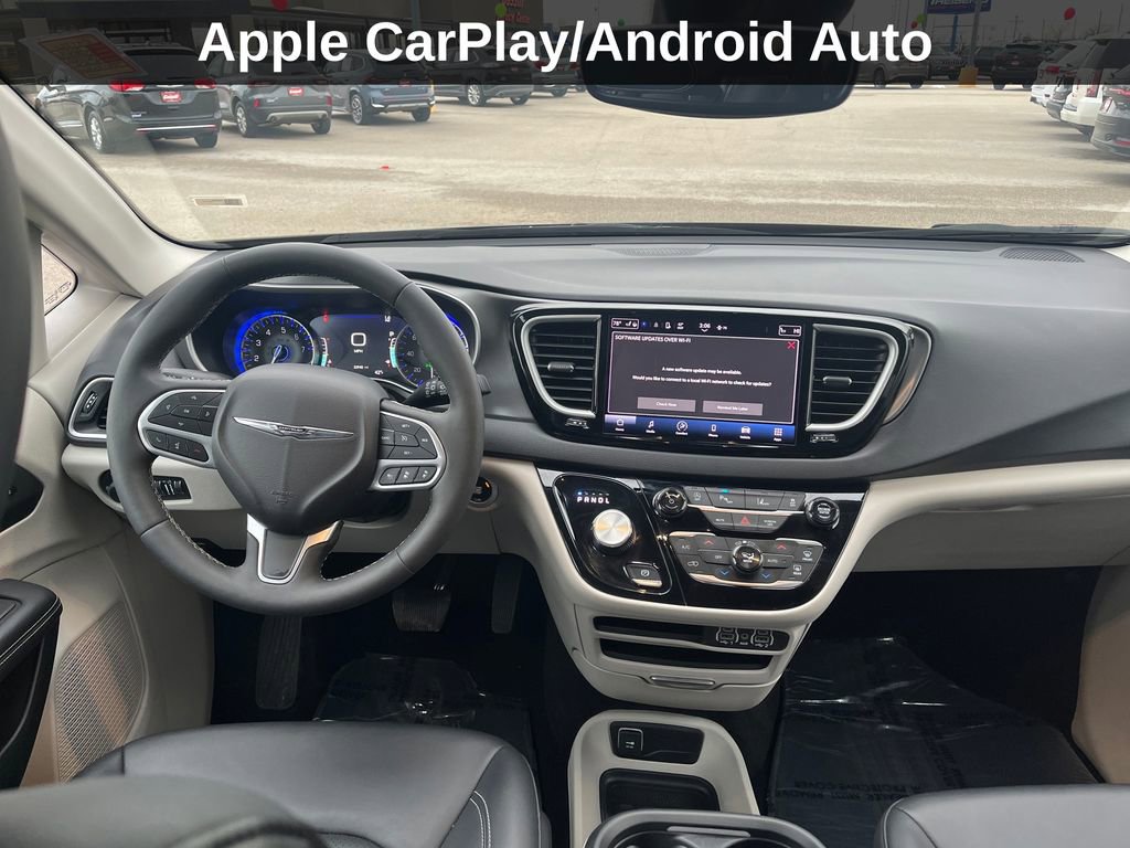 Used 2024 Chrysler Pacifica Touring-L image 18