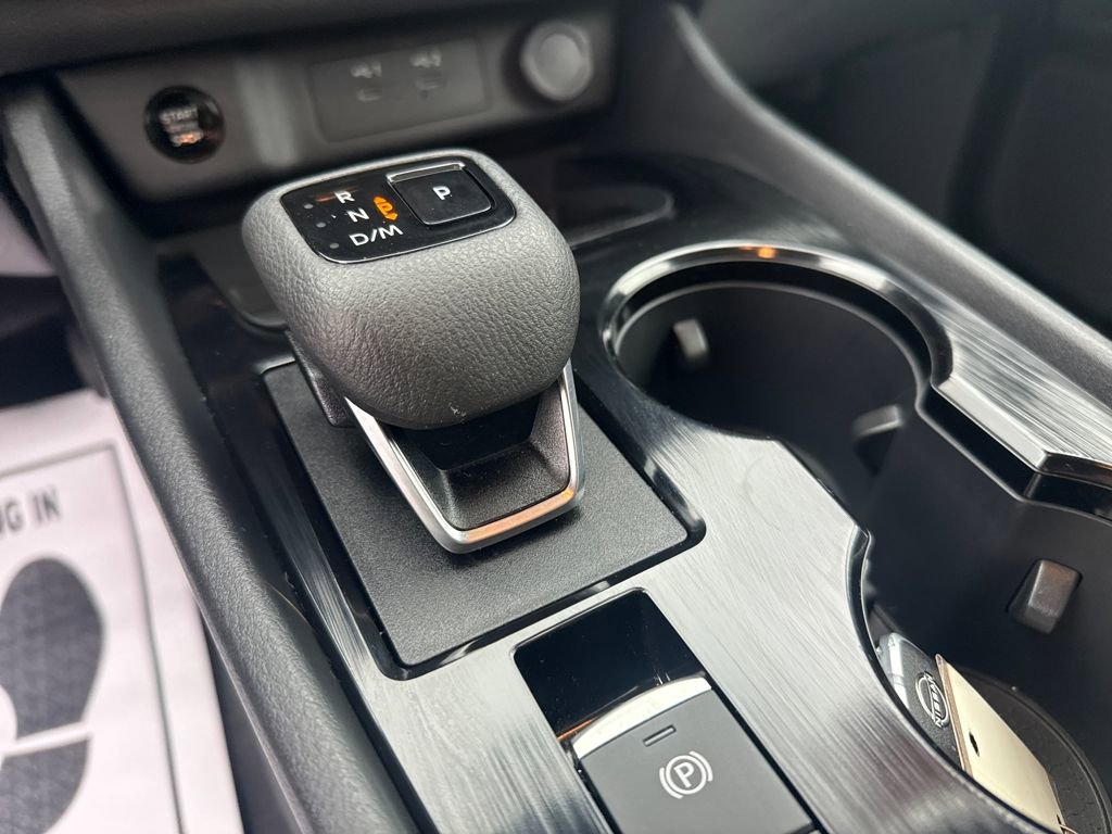 Used 2025 Nissan Rogue S image 25