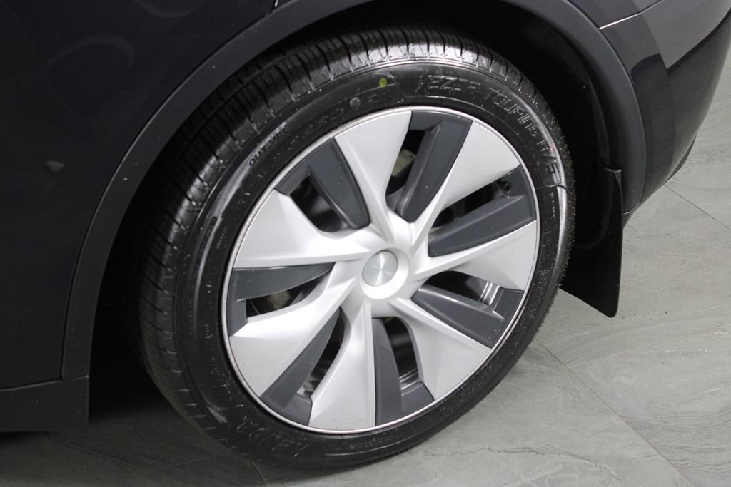 Used 2024 Tesla Model Y Long Range image 12