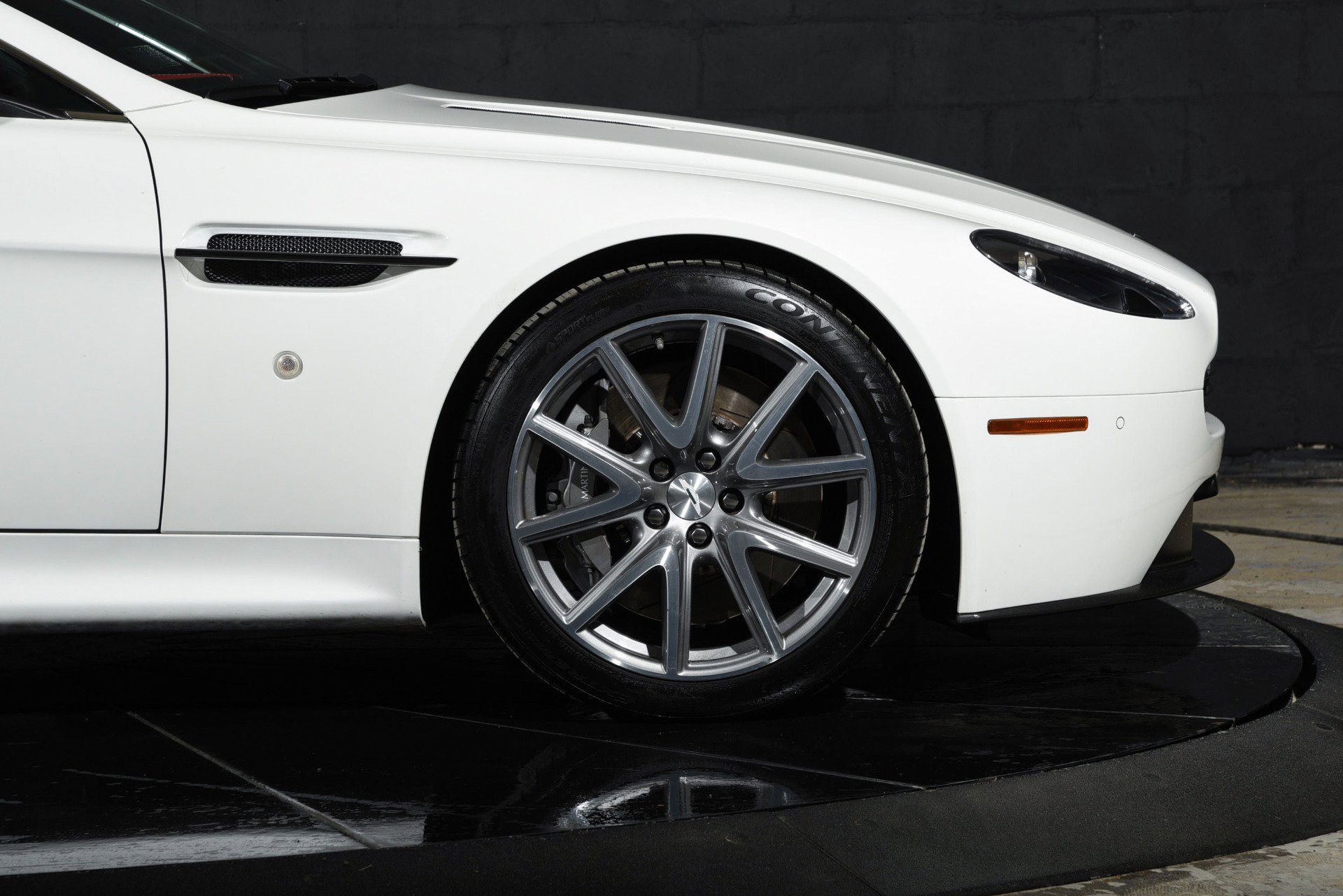 Used 2013 Aston Martin V8 Vantage Coupe image 29