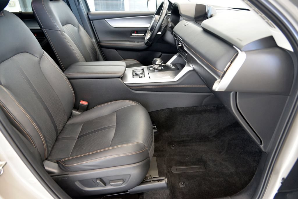 Certified 2024 MAZDA CX-90 Plug-In Hybrid w/ Preferred AWD/4WD image 31