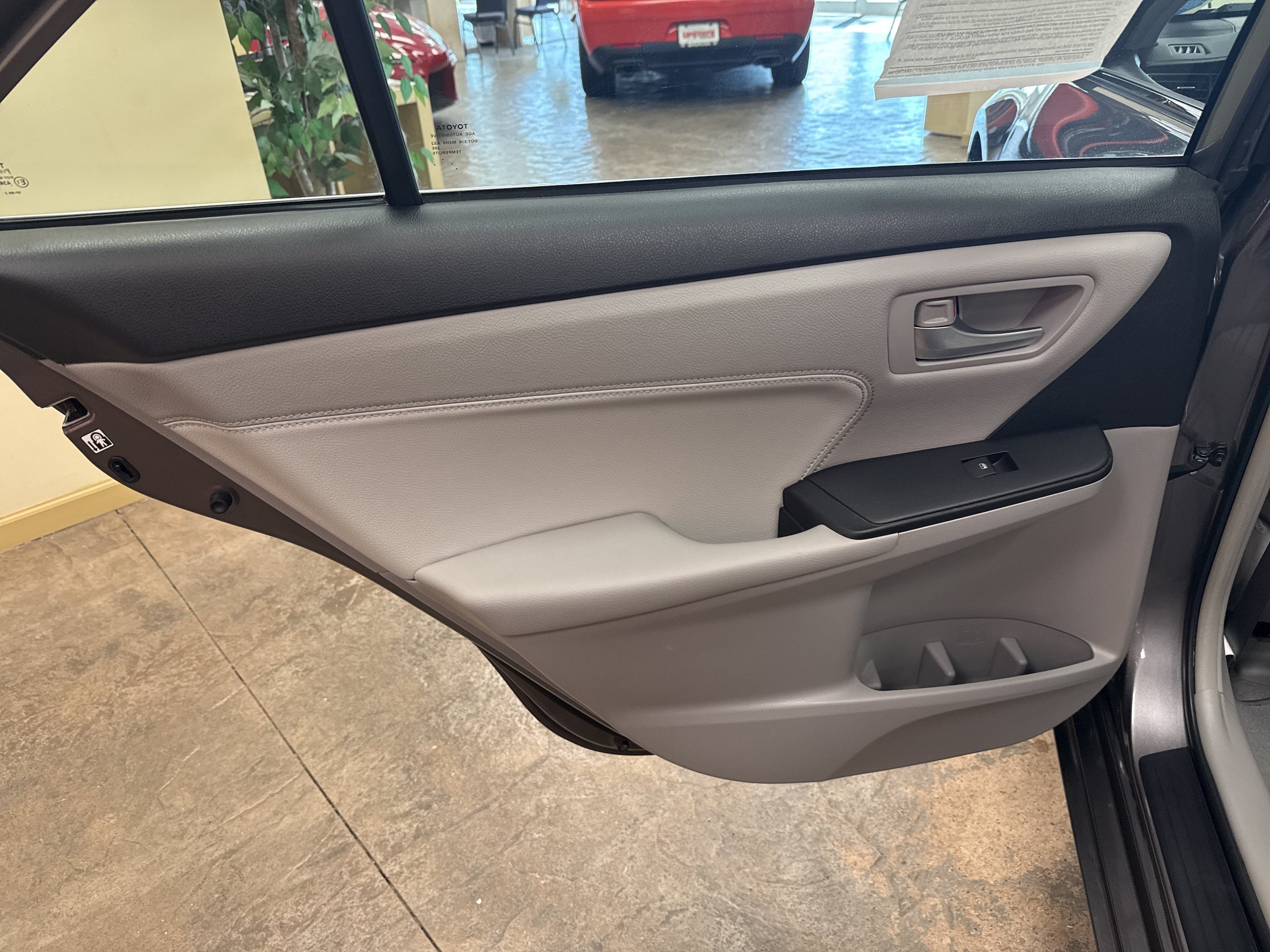 Used 2015 Toyota Camry XLE FWD image 37