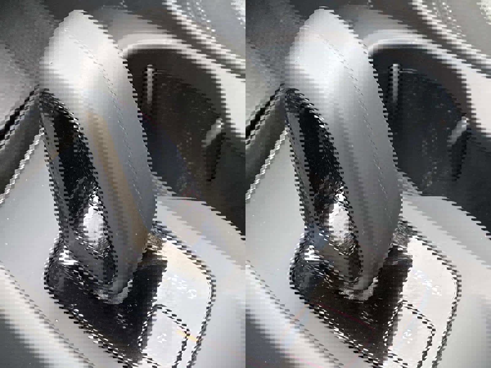 Used 2024 Volvo XC40 B5 Core image 30