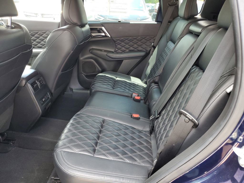 Used 2023 Mitsubishi Outlander SEL image 11