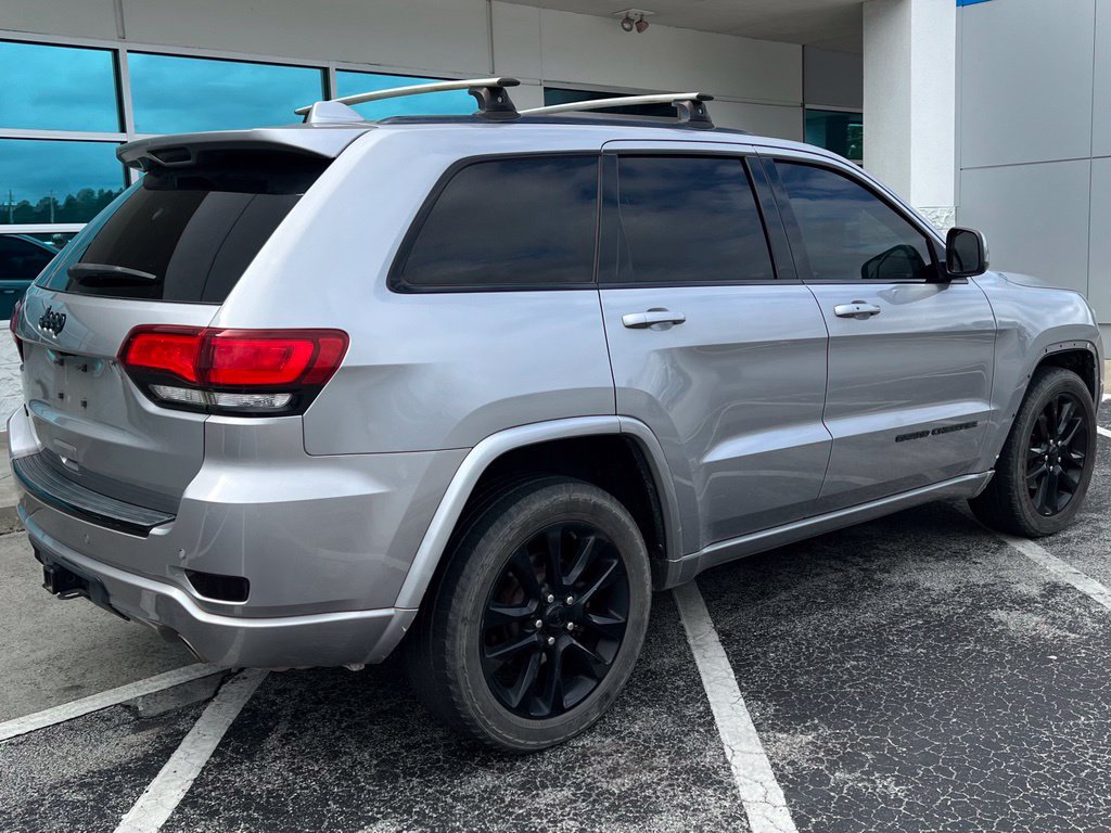 Used 2018 Jeep Grand Cherokee Altitude AWD/4WD image 3