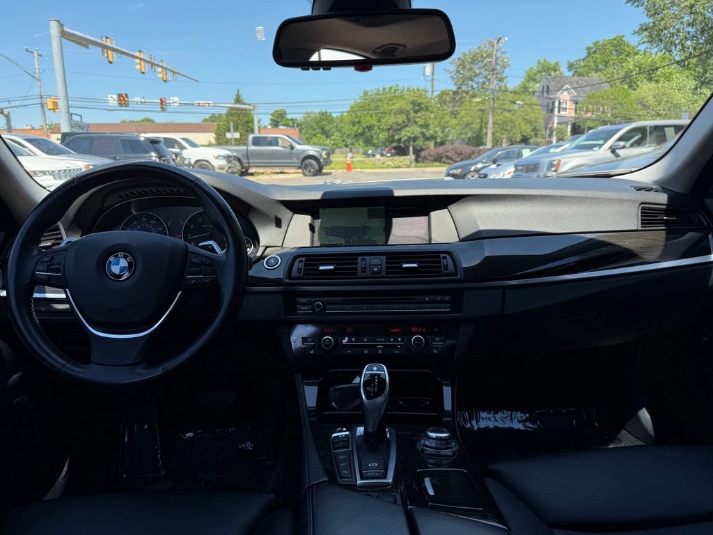 Used 2011 BMW 550i xDrive Sedan AWD/4WD image 16