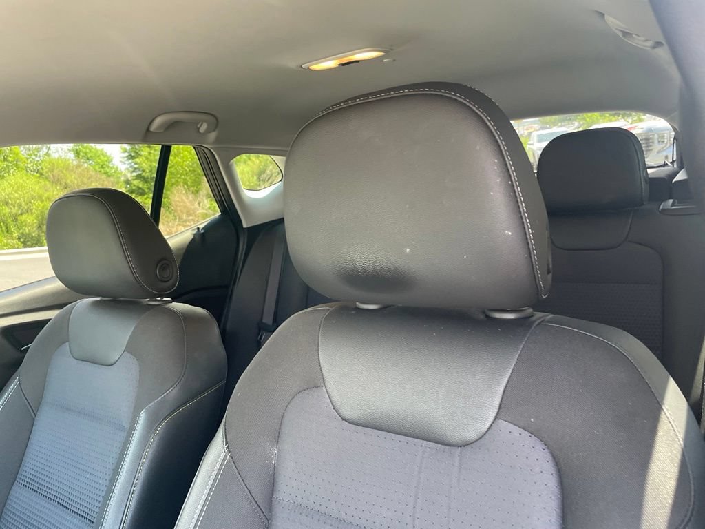 Used 2025 Chevrolet Trax LT FWD image 22
