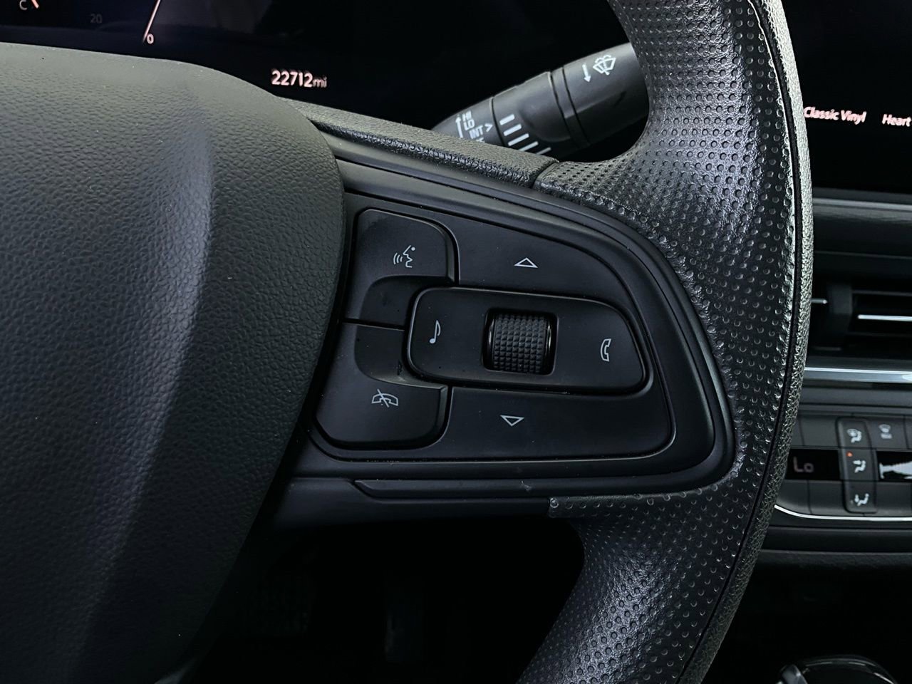 Used 2025 Buick Envista Preferred image 34