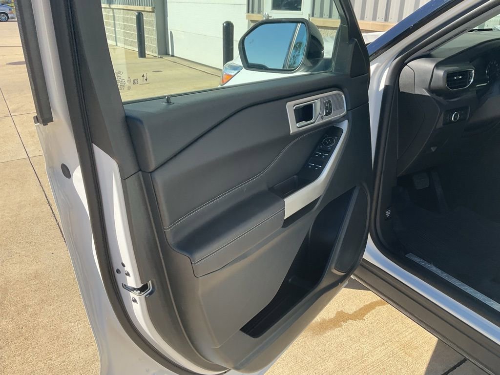 Used 2023 Ford Explorer Limited w/ Equipment Group 301A image 7