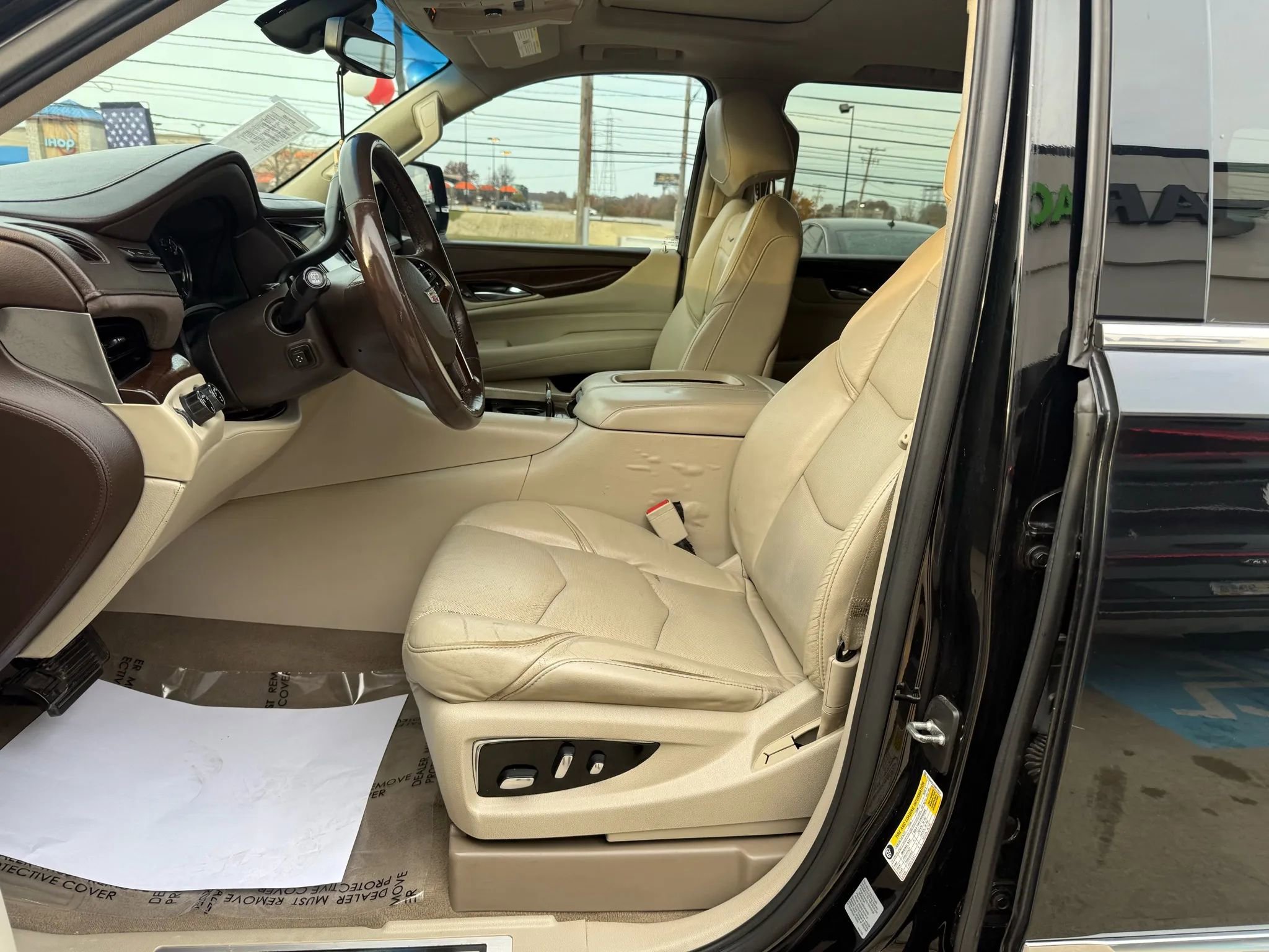 Used 2017 Cadillac Escalade ESV Luxury image 19