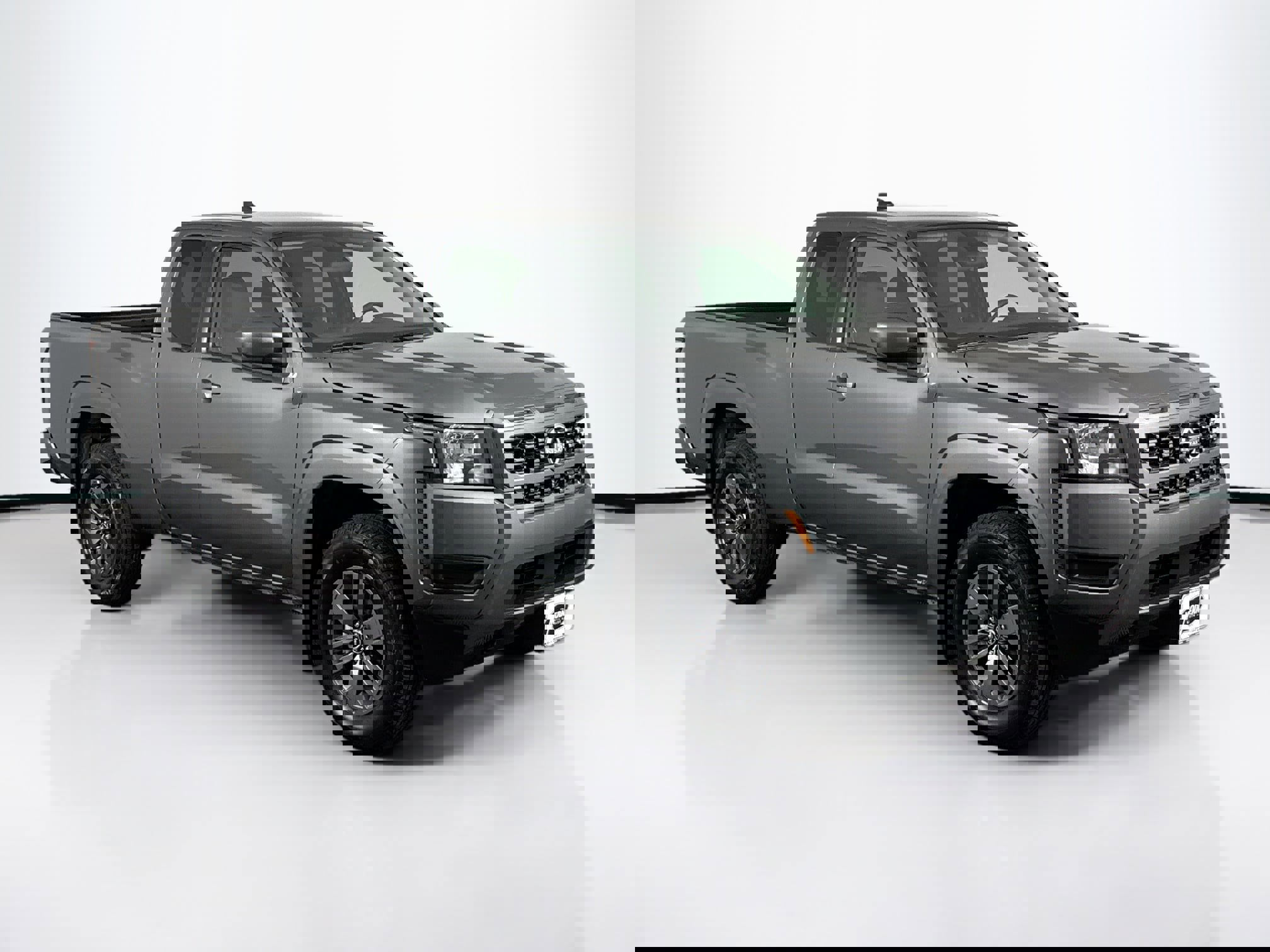 Used 2025 Nissan Frontier SV image 2